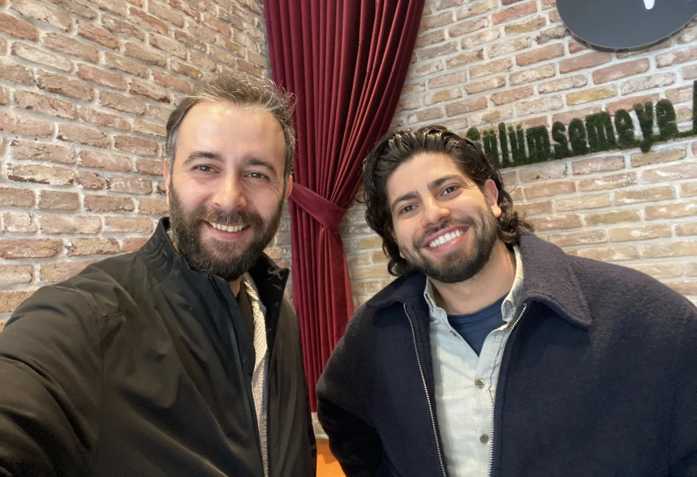 Foto eines Patientenbesuchs in der Klinik mit einem EsteQuality-Teammitglied in der Türkei
